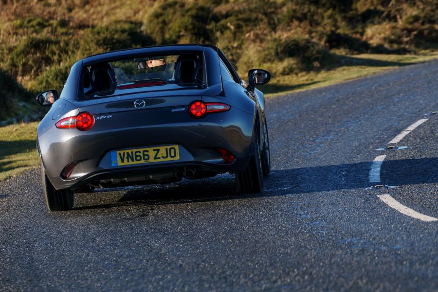  Mazda MX-5 RF 2017 года  (UK) (фото 17 из 40)